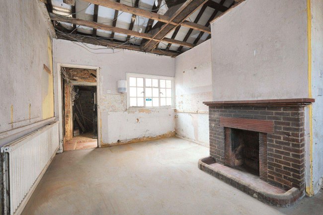 The Old Horwood Crown, 1 The Green, Great Horwood, Milton Keynes, MK17 0RH 8