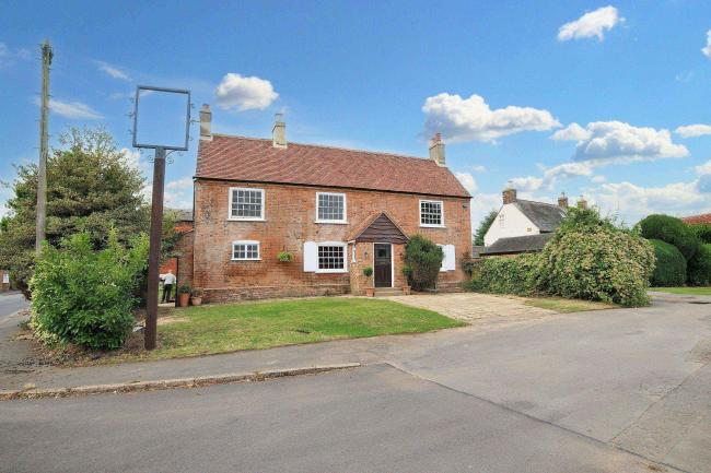 The Old Horwood Crown, 1 The Green, Great Horwood, Milton Keynes, MK17 0RH 8