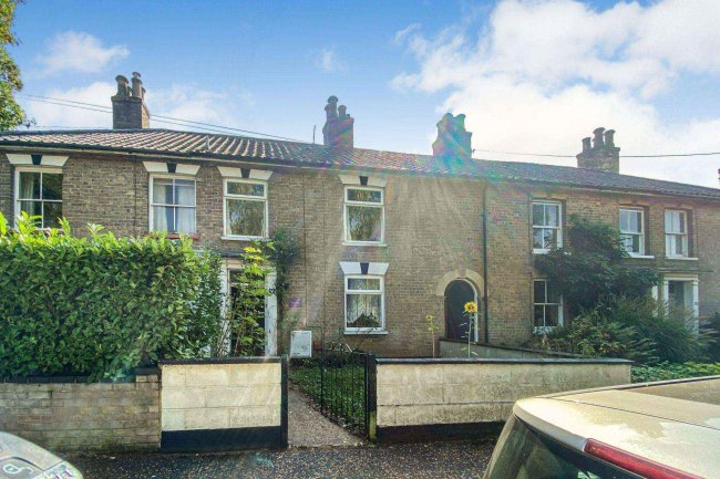 27 Roydon Road, Diss, Norfolk, IP22 4LN 2