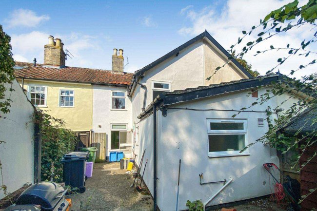 27 Roydon Road, Diss, Norfolk, IP22 4LN 2