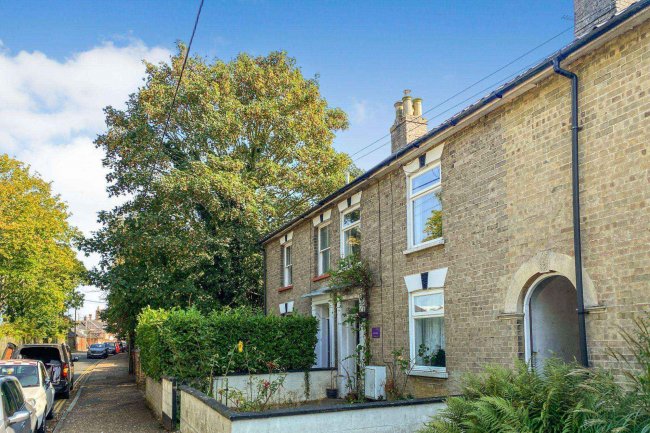 27 Roydon Road, Diss, Norfolk, IP22 4LN 2