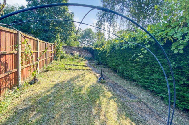 27 Roydon Road, Diss, Norfolk, IP22 4LN 2