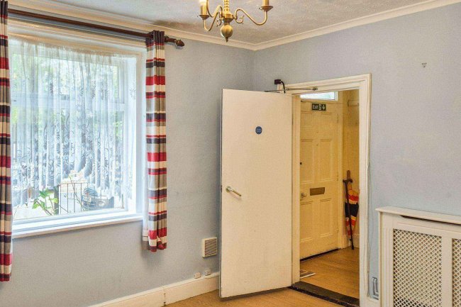 27 Roydon Road, Diss, Norfolk, IP22 4LN 2