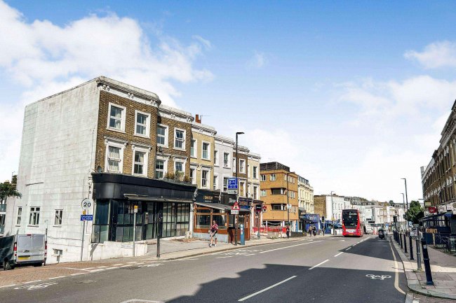 Office at 64 Lavender Hill, London SW11 5RQ 4