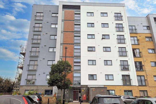 107 Millard Road, Deptford, London, SE8 3GB 6