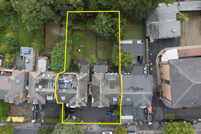 Amhurst Hotel, 45-47 Amhurst Park, Stamford Hill, London N16 5DL 6