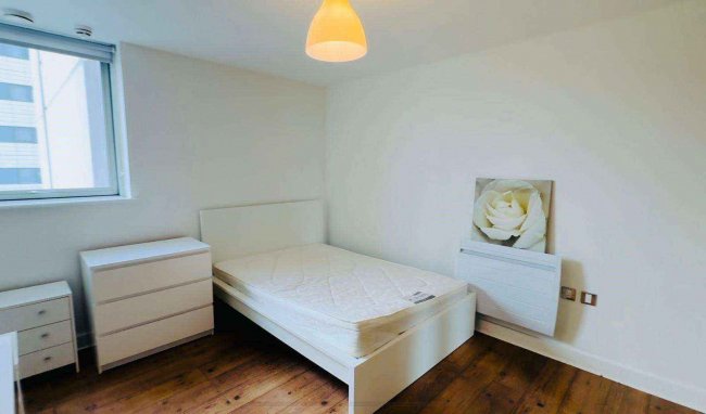 Flat 42, The Switch House, 4 Blackwall Way, London, E14 9QS 4