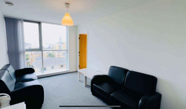 Flat 42, The Switch House, 4 Blackwall Way, London, E14 9QS 4