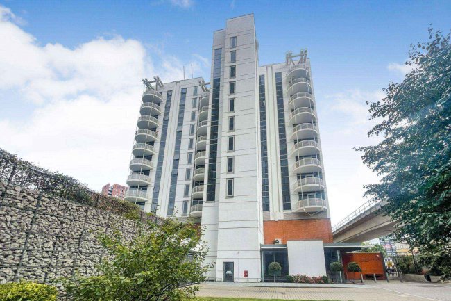 Flat 42, The Switch House, 4 Blackwall Way, London, E14 9QS 4