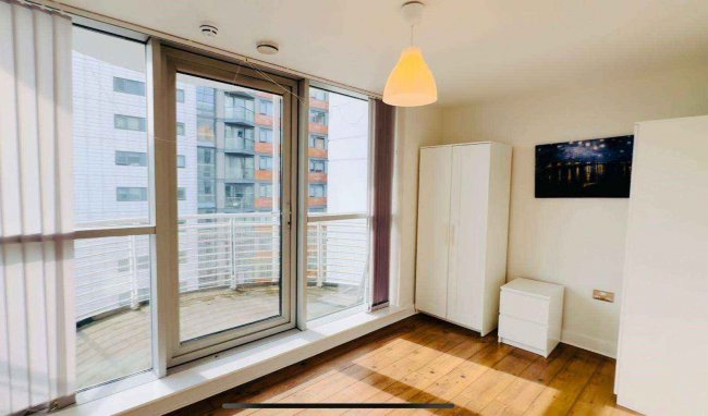 Flat 42, The Switch House, 4 Blackwall Way, London, E14 9QS 4