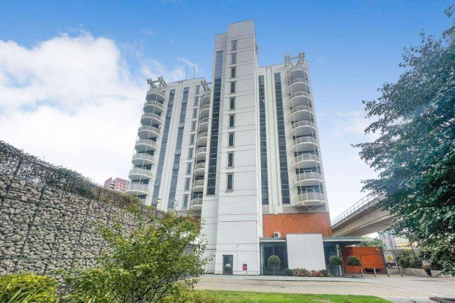 Flat 42, The Switch House, 4 Blackwall Way, London, E14 9QS 4