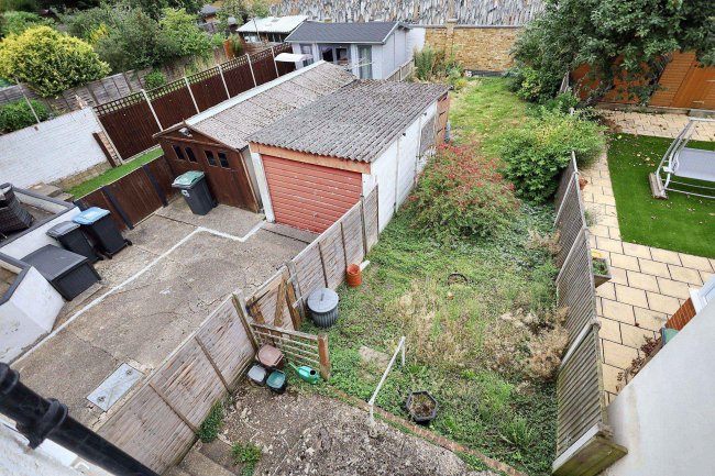 44 Carisbrook Close, Enfield, Middlesex, EN1 3NB 5