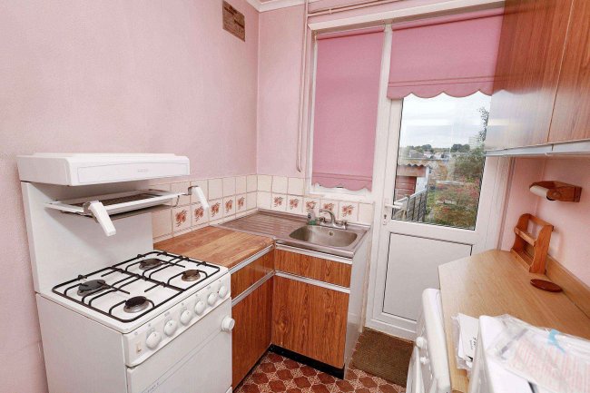 44 Carisbrook Close, Enfield, Middlesex, EN1 3NB 5