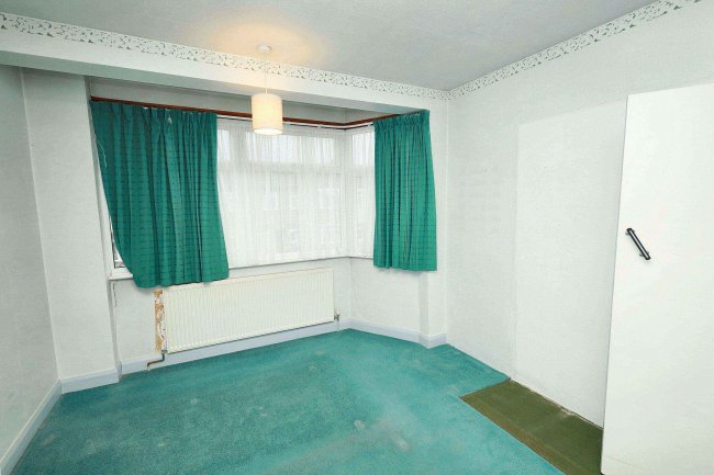 44 Carisbrook Close, Enfield, Middlesex, EN1 3NB 5