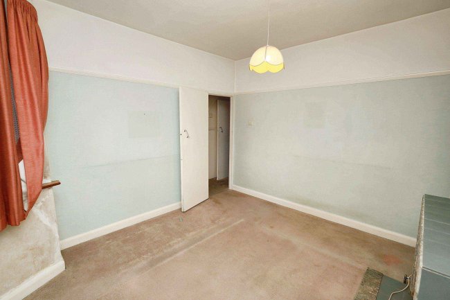 44 Carisbrook Close, Enfield, Middlesex, EN1 3NB 5