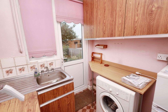 44 Carisbrook Close, Enfield, Middlesex, EN1 3NB 5