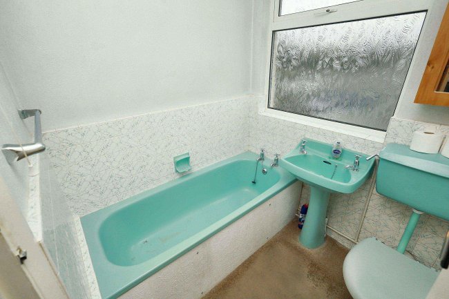 44 Carisbrook Close, Enfield, Middlesex, EN1 3NB 5