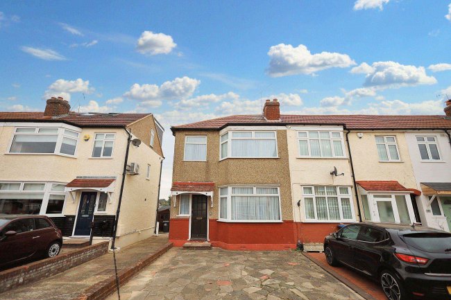 44 Carisbrook Close, Enfield, Middlesex, EN1 3NB 5