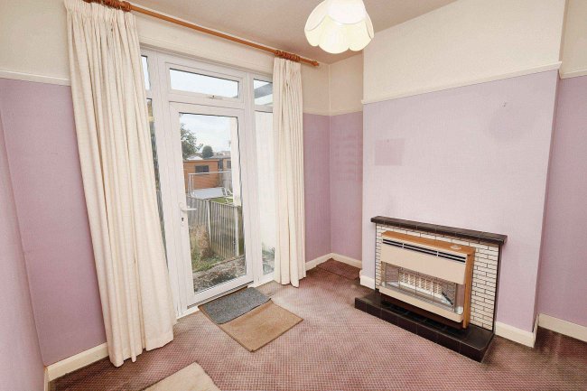 44 Carisbrook Close, Enfield, Middlesex, EN1 3NB 5
