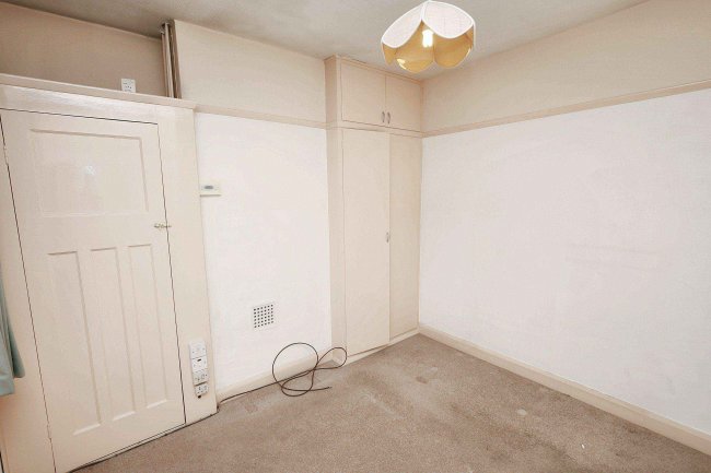 44 Carisbrook Close, Enfield, Middlesex, EN1 3NB 5