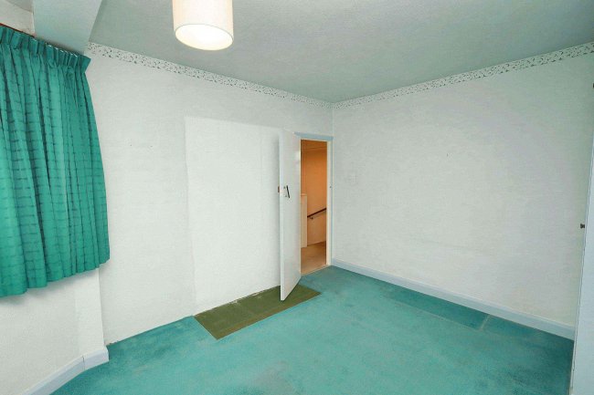 44 Carisbrook Close, Enfield, Middlesex, EN1 3NB 5