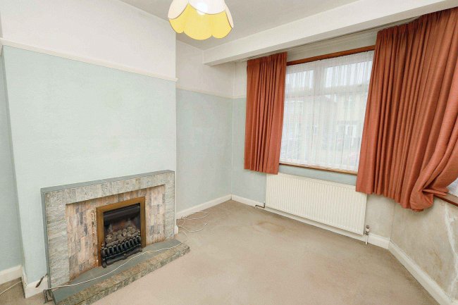 44 Carisbrook Close, Enfield, Middlesex, EN1 3NB 5