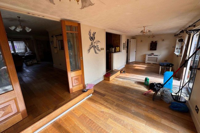 Middlemews, 58 High Road, Chigwell, Essex, IG7 6QB 7