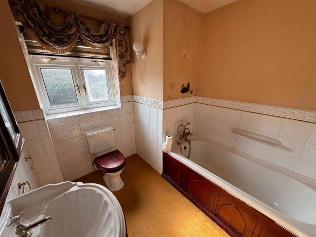 Middlemews, 58 High Road, Chigwell, Essex, IG7 6QB 7