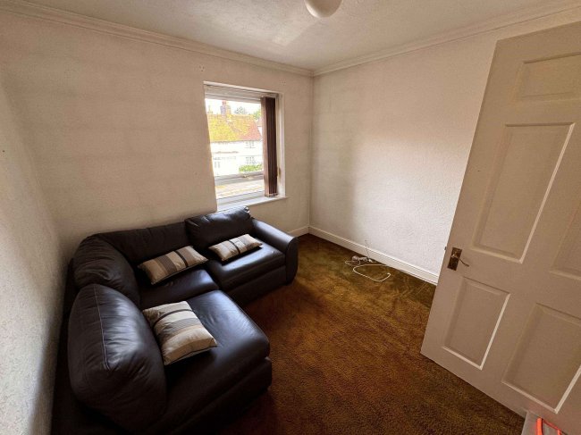 Middlemews, 58 High Road, Chigwell, Essex, IG7 6QB 7