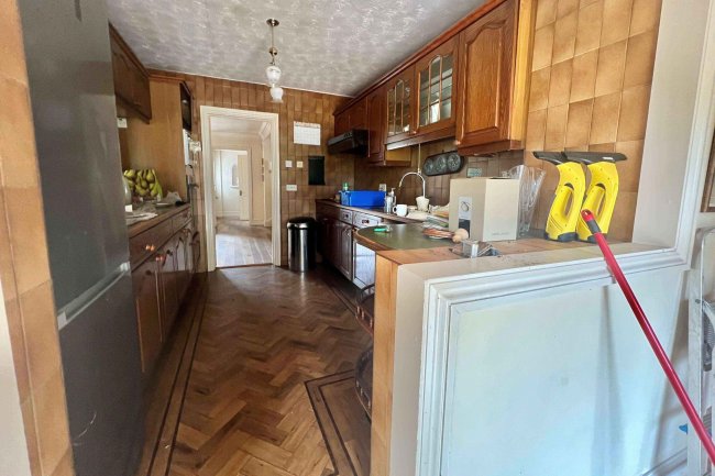 Middlemews, 58 High Road, Chigwell, Essex, IG7 6QB 7