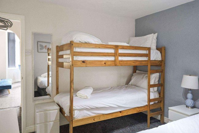 18 Palatine Road, Blackpool, FY1 4BT 8