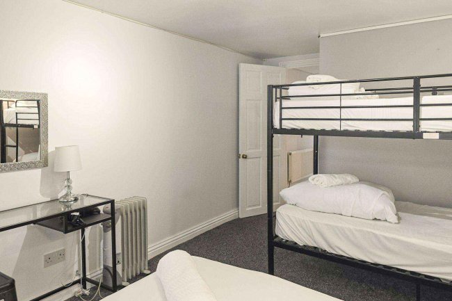 18 Palatine Road, Blackpool, FY1 4BT 8