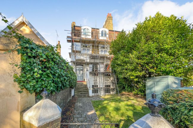 20 St Marys Road, East Molesey, Surrey, KT8 0ST 10