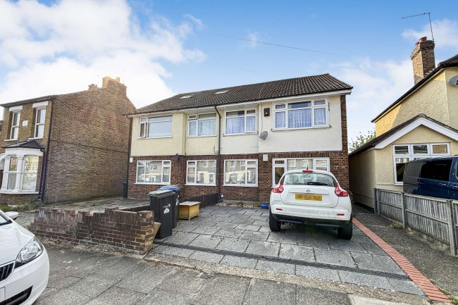 15-19a Garnett Court, Bridgenhall Road, Enfield, EN1 4AZ 6