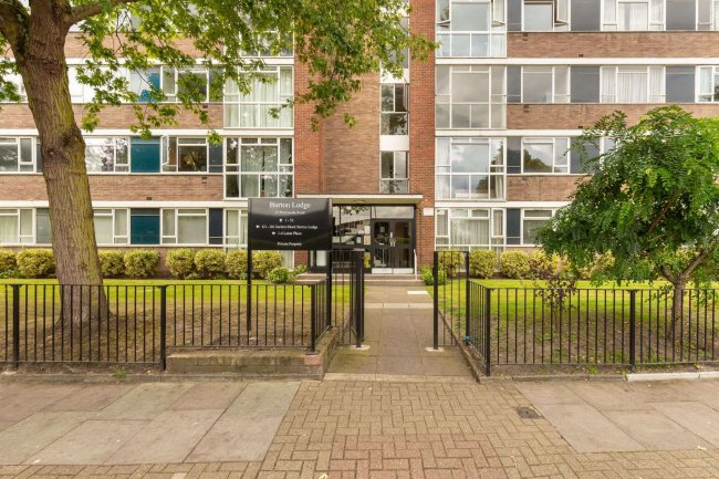 22 Burton Lodge, 15 Portinscale Road, London SW15 2HT 5