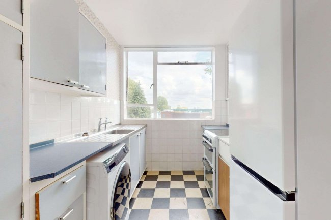 22 Burton Lodge, 15 Portinscale Road, London SW15 2HT 5