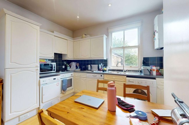 6 Tonsley Hill, London SW18 1BB 5