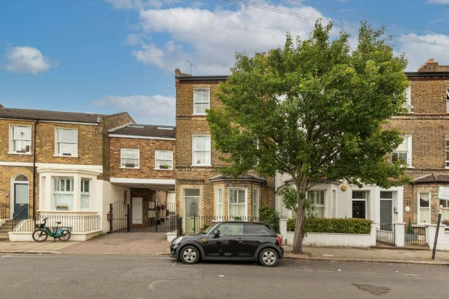 6 Tonsley Hill, London SW18 1BB 5