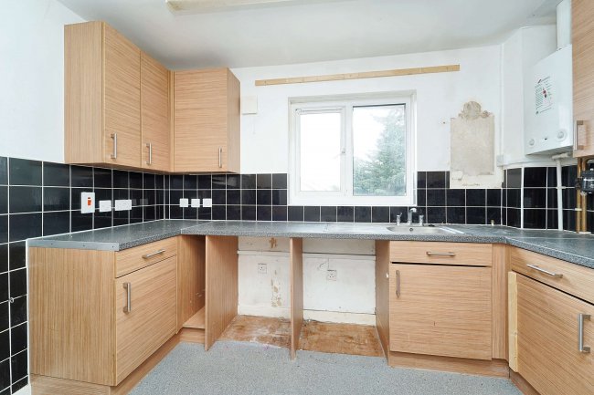 25 Blinco Lane, George Green, Slough, Buckinghamshire, SL3 6RG 4