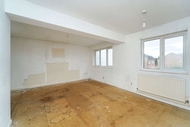 25 Blinco Lane, George Green, Slough, Buckinghamshire, SL3 6RG 4