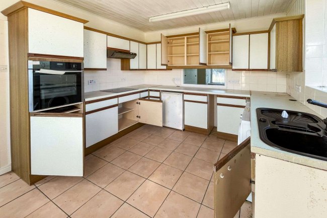 Lower Boswin, Porkellis, Helston, Cornwall, TR13 0HS 7