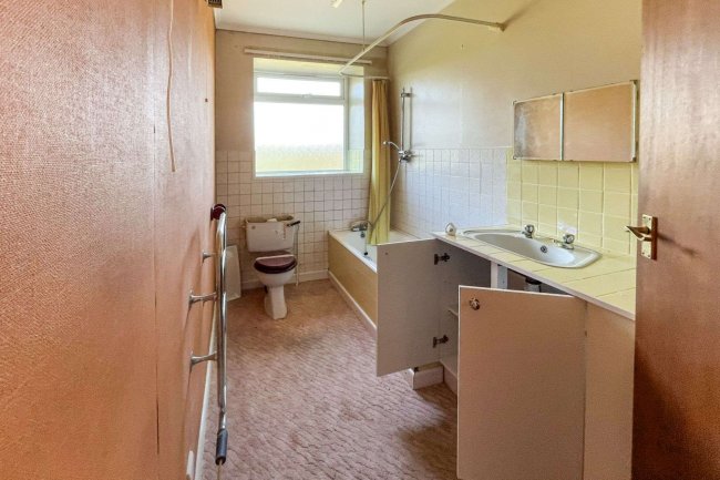 Lower Boswin, Porkellis, Helston, Cornwall, TR13 0HS 7