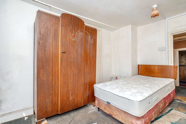 Flat A, 25 High Street, Arundel, West Sussex, BN18 9AD 3