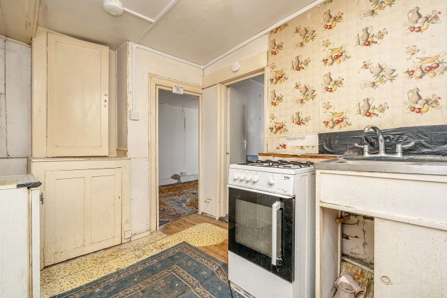 Flat A, 25 High Street, Arundel, West Sussex, BN18 9AD 3