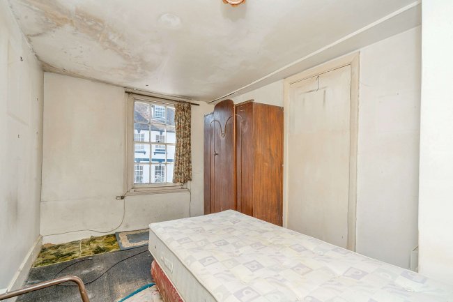Flat A, 25 High Street, Arundel, West Sussex, BN18 9AD 3
