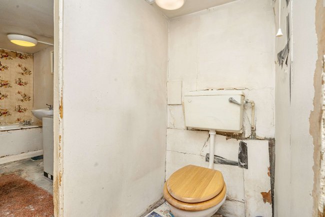 Flat A, 25 High Street, Arundel, West Sussex, BN18 9AD 3