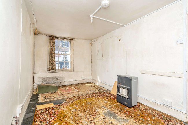 Flat A, 25 High Street, Arundel, West Sussex, BN18 9AD 3