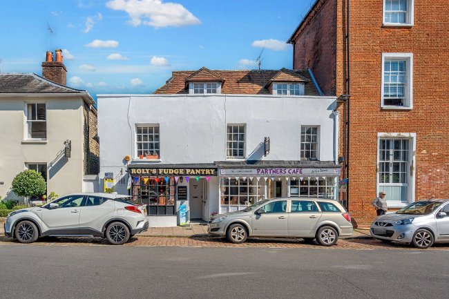 Flat A, 25 High Street, Arundel, West Sussex, BN18 9AD 3