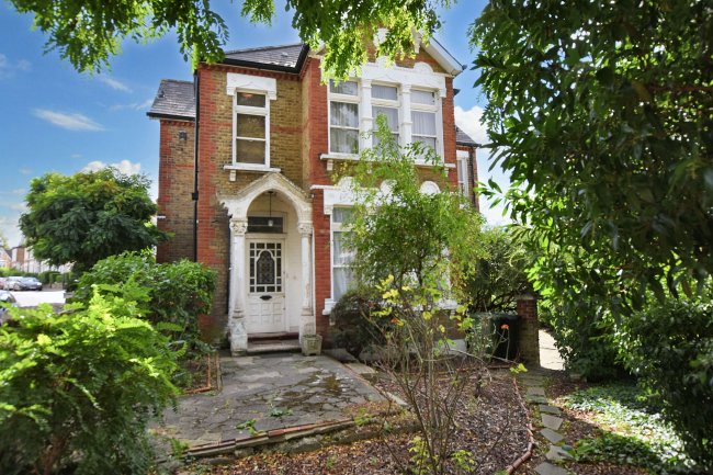 Warren Lodge, 2 Halesworth Road, Lewisham, London SE13 7TN 3
