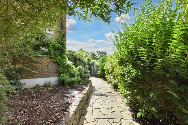 Warren Lodge, 2 Halesworth Road, Lewisham, London SE13 7TN 3